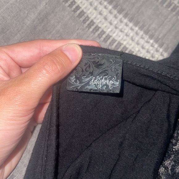 DAYTRIP open back sequenced shirt - Picture 3 of 4